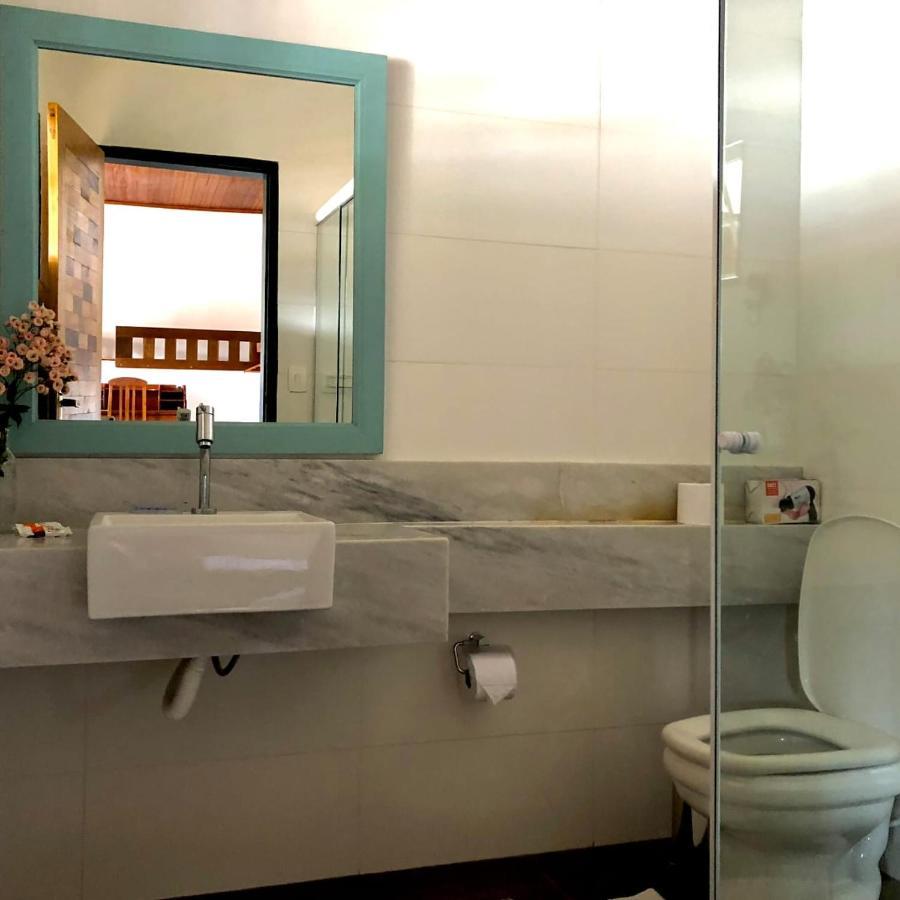 Quarto Triplo com Banheiro Privativo